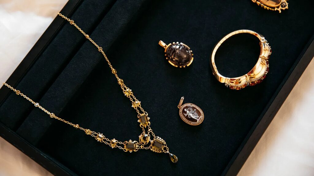 Daisy Edgar Jones Vintage Jewellery for the Sense & Sensibility Premiere, Iona Wolff for British Vogue