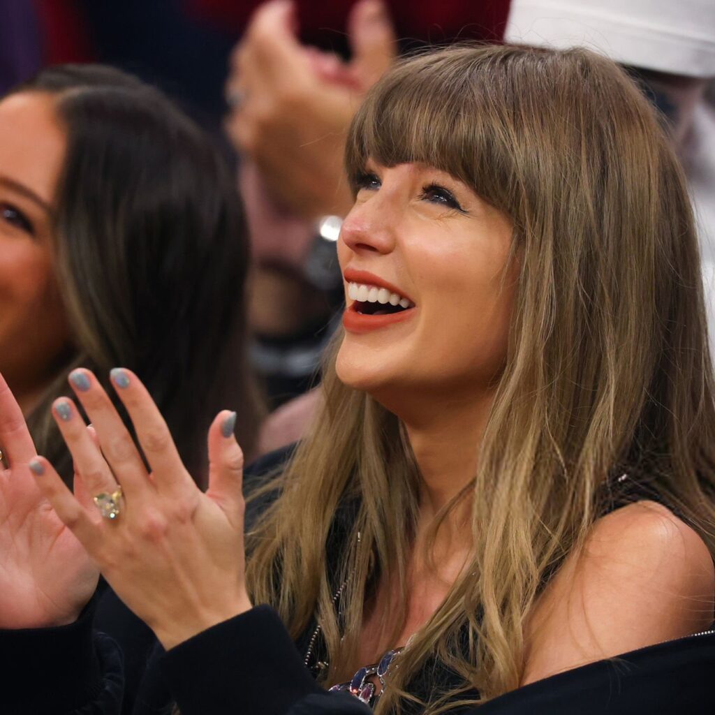 Taylor Swift Engagement Ring Image
